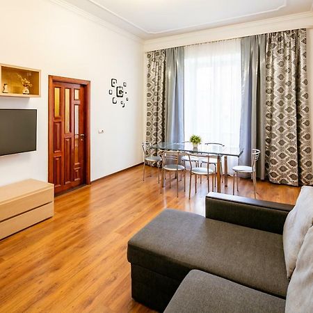 Bv Apartments Exquisite Lviv Buitenkant foto