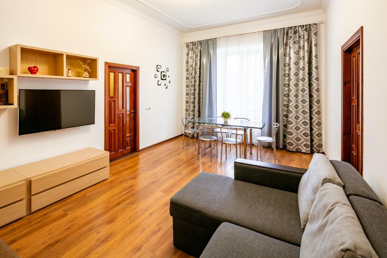 Bv Apartments Exquisite Lviv Buitenkant foto