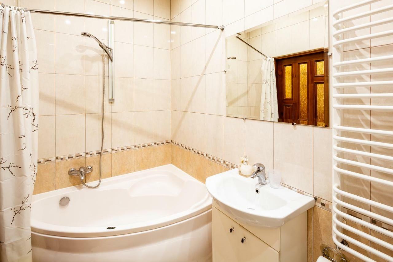 Bv Apartments Exquisite Lviv Buitenkant foto