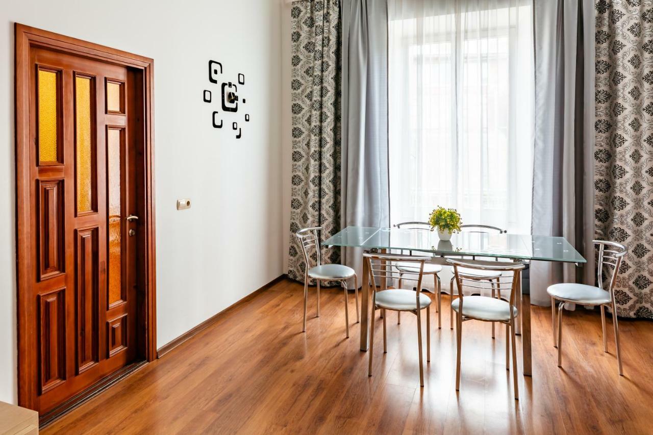Bv Apartments Exquisite Lviv Buitenkant foto